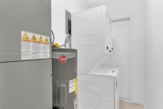 Building Photo - 2931 SW 39th Ave