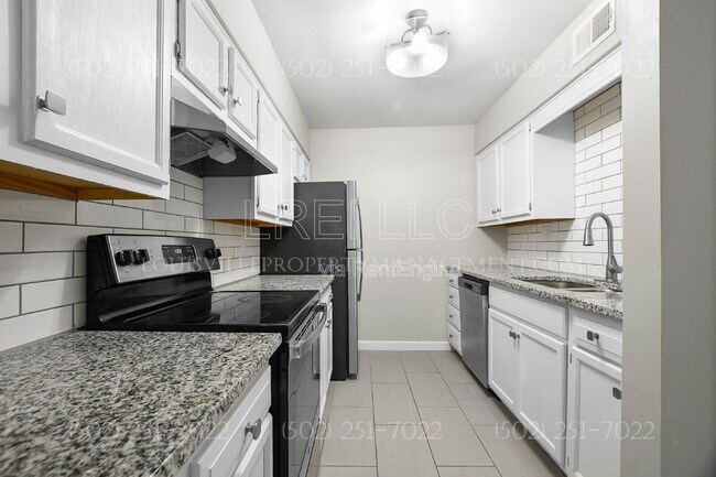Building Photo - 3500 Lodge Ln