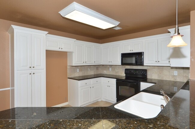 Building Photo - 6505 Nick St