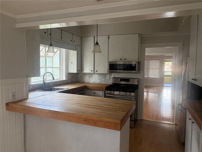 Building Photo - 745 Vistabula St