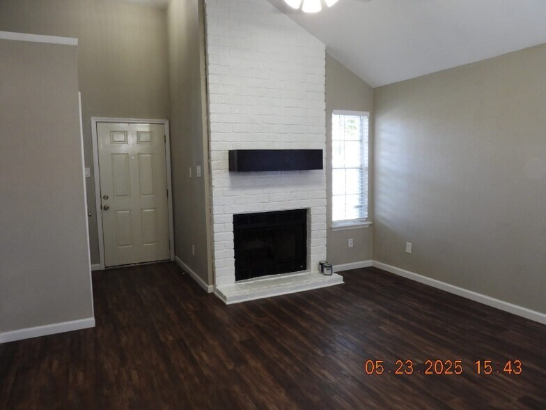 Building Photo - 7252 Mansions Dr
