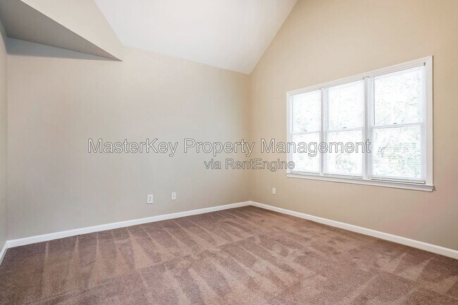 Building Photo - 1600 Nesfield Pl