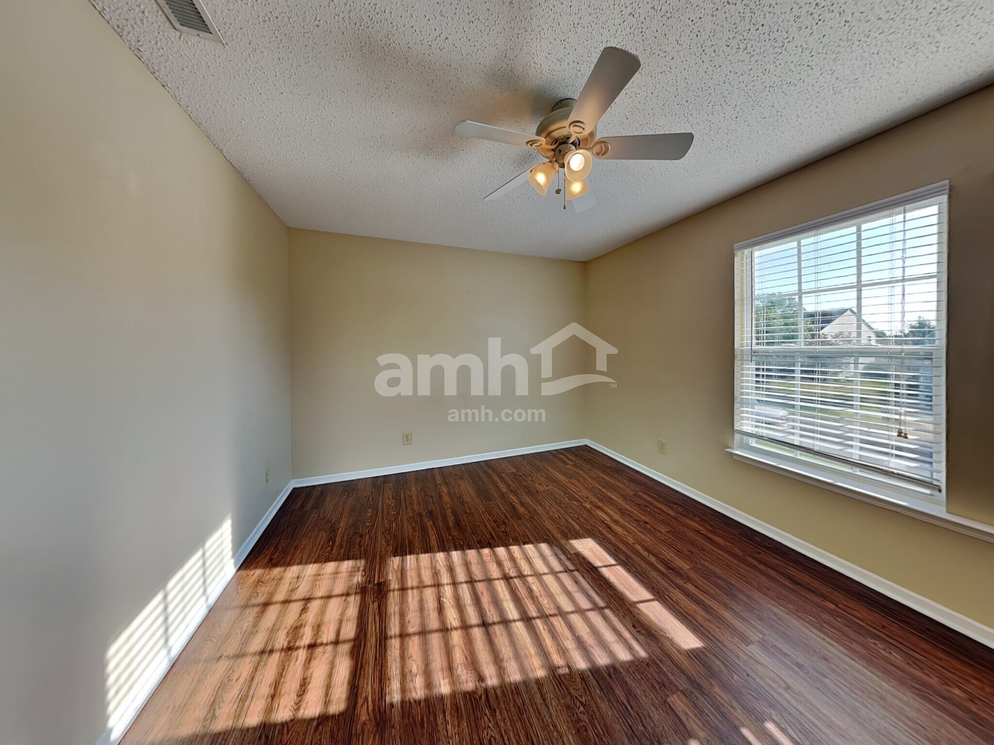 Building Photo - 5862 N Quincy Dr