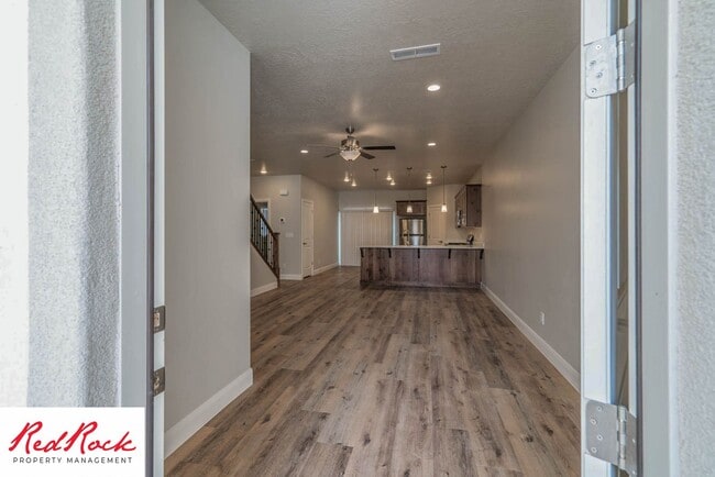 Building Photo - Newer Townhome in Hurricane Heights