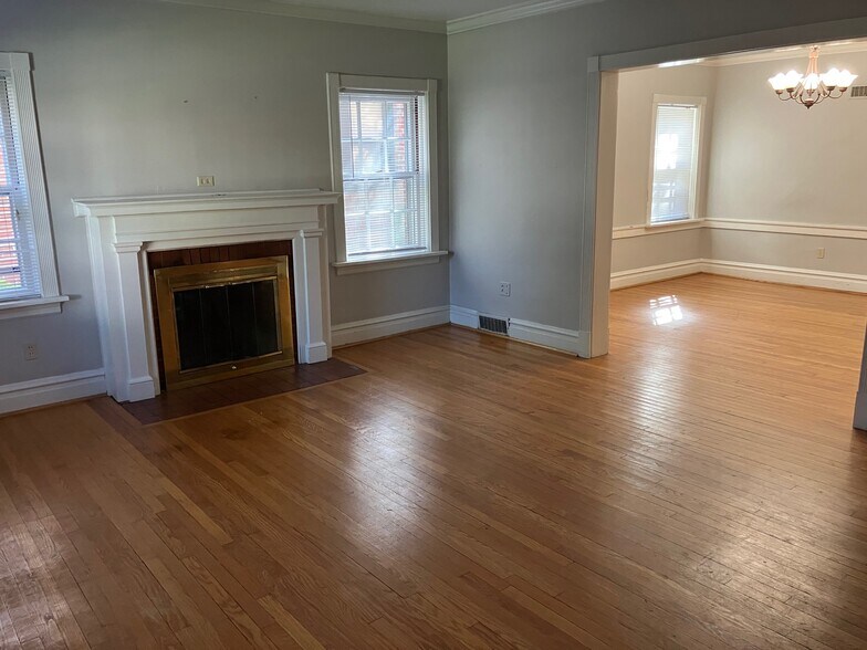 Living room w/ fireplace - 7808 Delmar Blvd