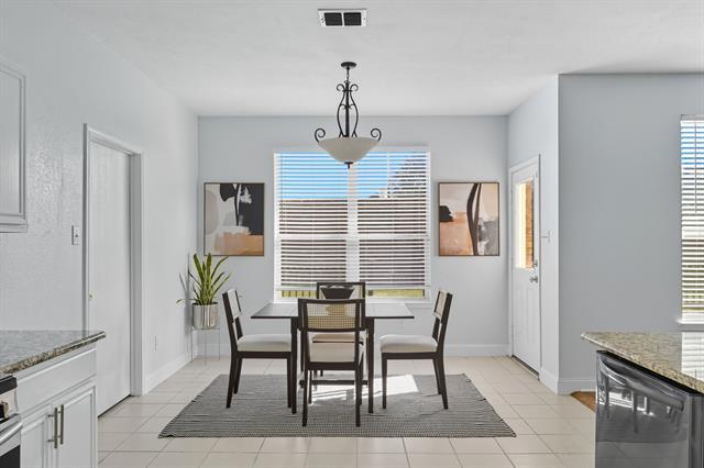 Building Photo - 529 Roundrock Ln