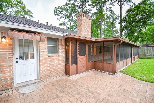 Building Photo - 2910 Colonial Dr