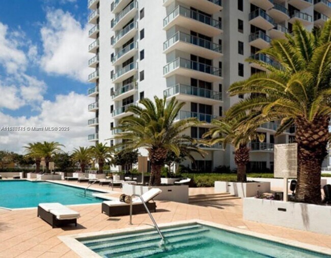 Building Photo - 1060 Brickell Ave