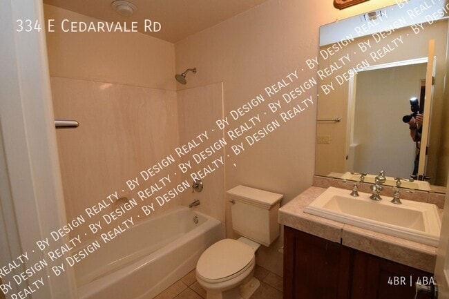 Building Photo - 334 E Cedarvale Rd