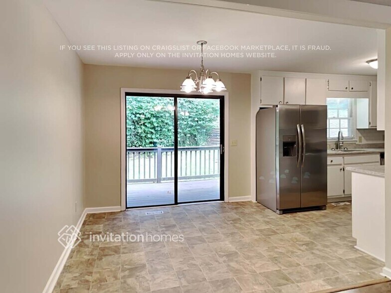 Building Photo - 1650 Lakeview Pl