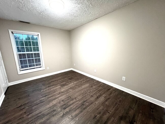 Building Photo - Everything You've Been Dreaming of is Here! Lease Today!!