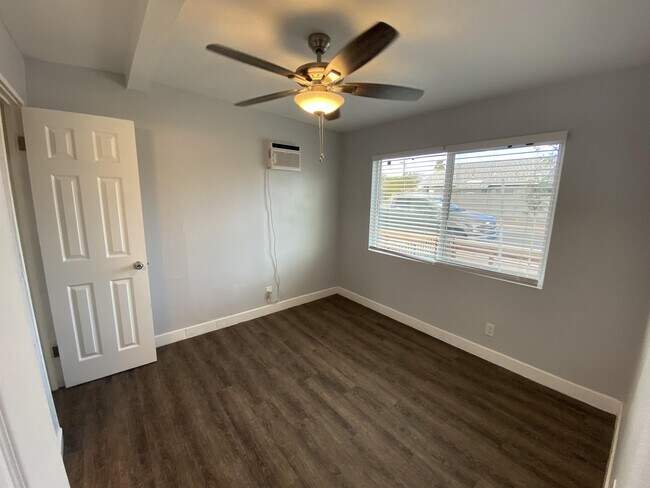 Building Photo - 433 N 14th St