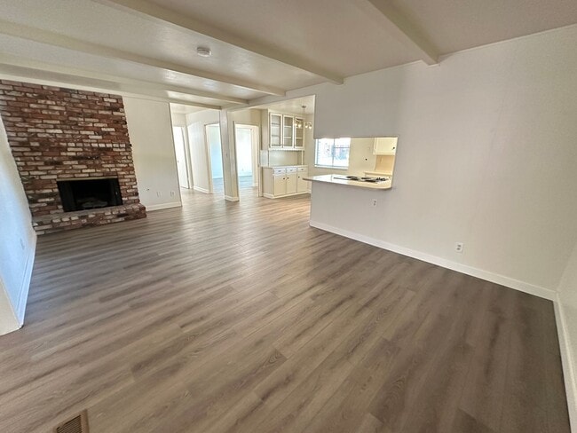Building Photo - 1321 Palomar Way
