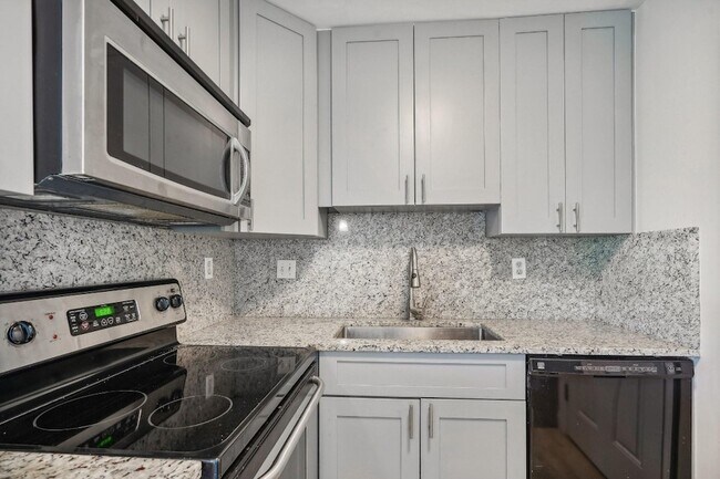 Building Photo - 3040 NE 16th Ave