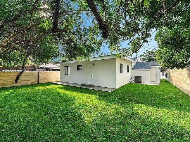 Building Photo - 1367 NW 41st St