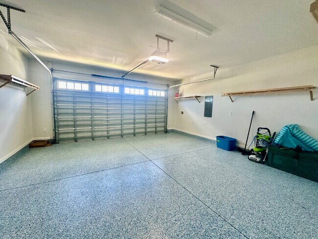 Building Photo - Margaritaville Two Bedroom Fully Furnished Home!