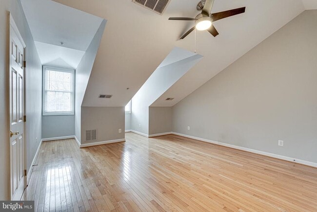 Building Photo - 8872 Ashgrove House Ln