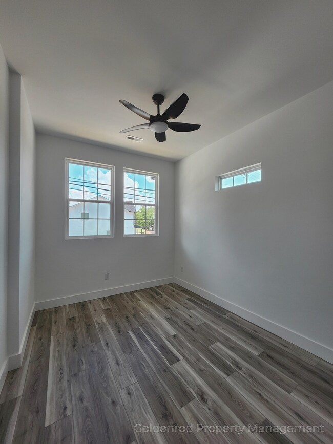 Building Photo - 208 Forest St