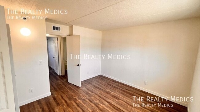 Building Photo - 1400 Eudora Rd