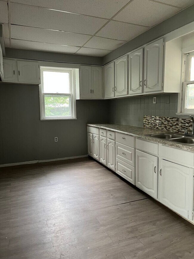 Building Photo - Section 8 Welcomed! Charming 3-bedroom hom...