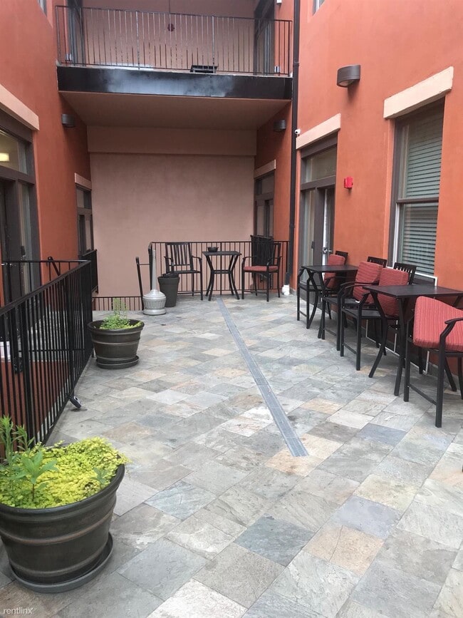 Building Photo - 1 br, 1 bath Condo - 613 N Lombardy St 207