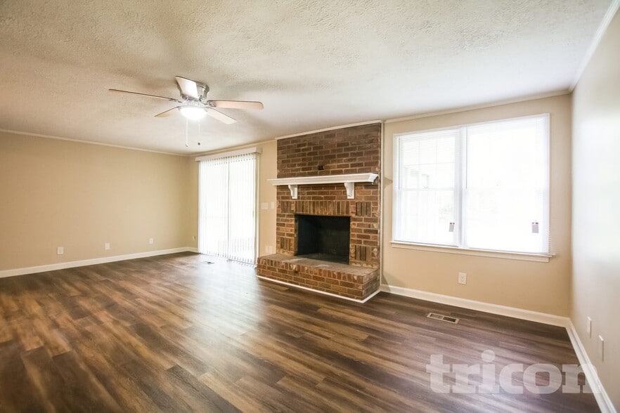 Building Photo - 6360 Pine Frost Dr