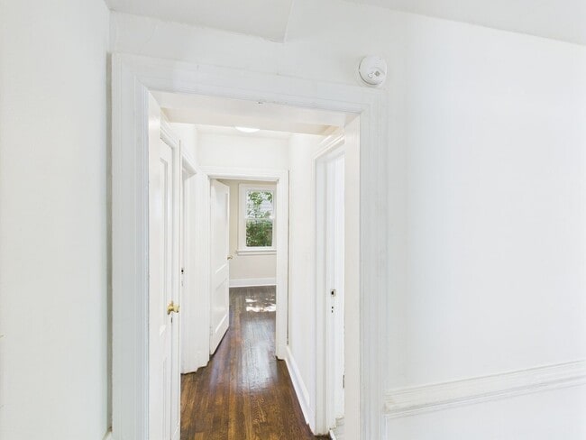 Building Photo - 3905 Larchmont Ln