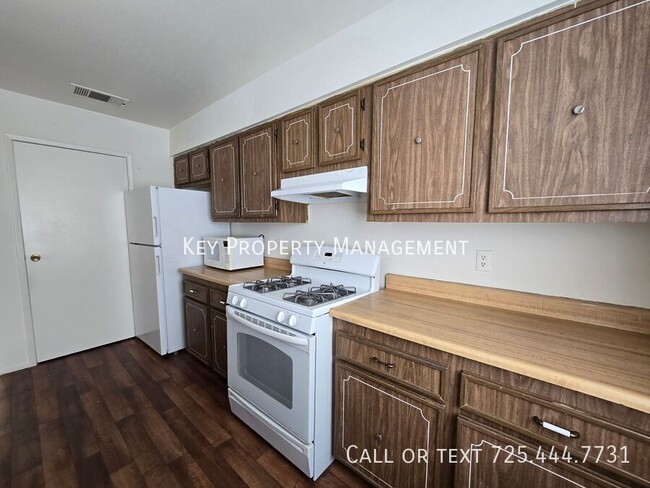 Building Photo - 2 BEDROOM CONDO IN WEST LAS VEGAS