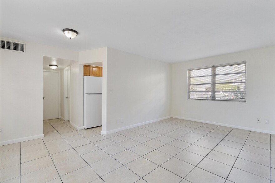 Building Photo - Colonial Sunset Apartment Homes