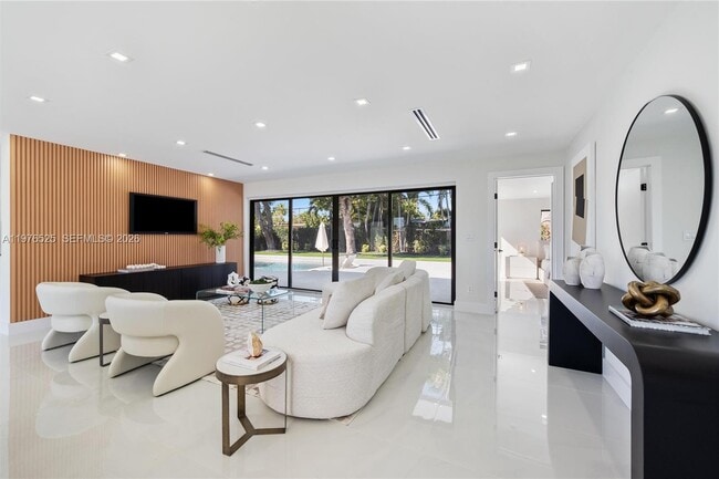 Building Photo - 1931 NE 186th Dr