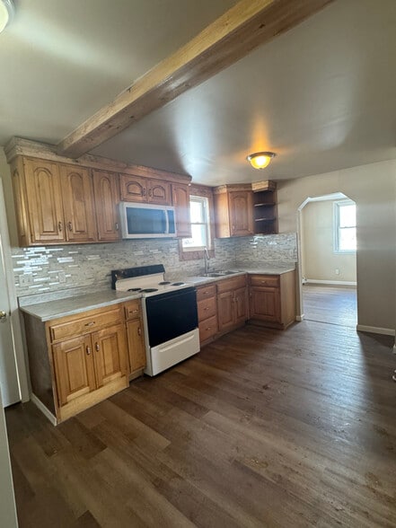 Building Photo - 517 Genet St