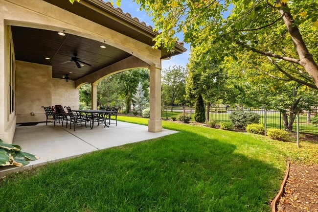 Building Photo - Luxury Furnished 4-Bedroom Home in Eagle's...