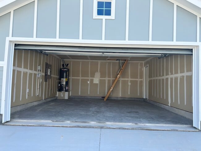 Building Photo - 2649 Kingsman Dr