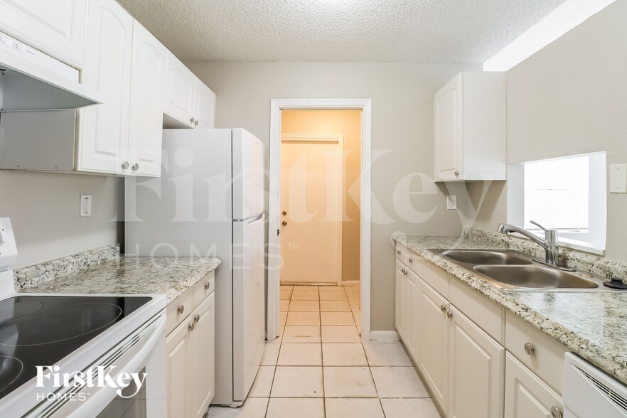 Building Photo - 7701 SW 7th Ct