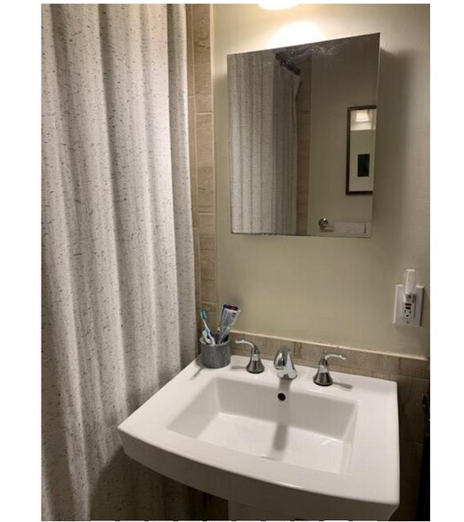 Building Photo - 88 West Cedar St