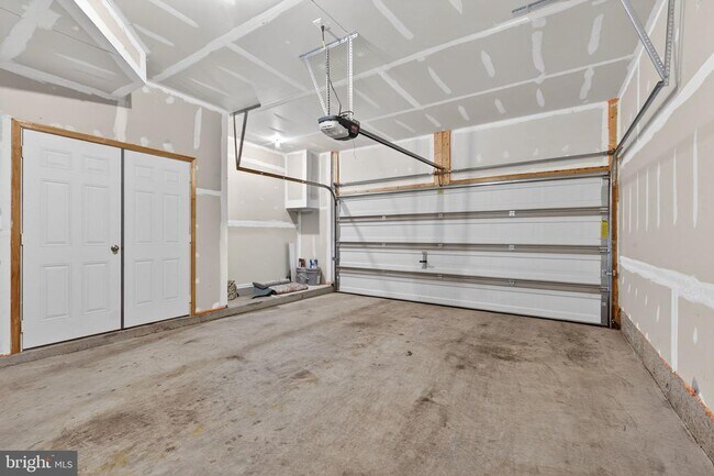 Building Photo - 3716 Foote St NE