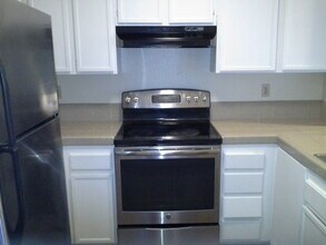 Building Photo - 5990 Dandridge Ln