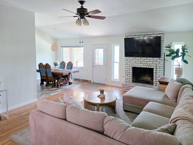 Building Photo - 4305 Temple Hill