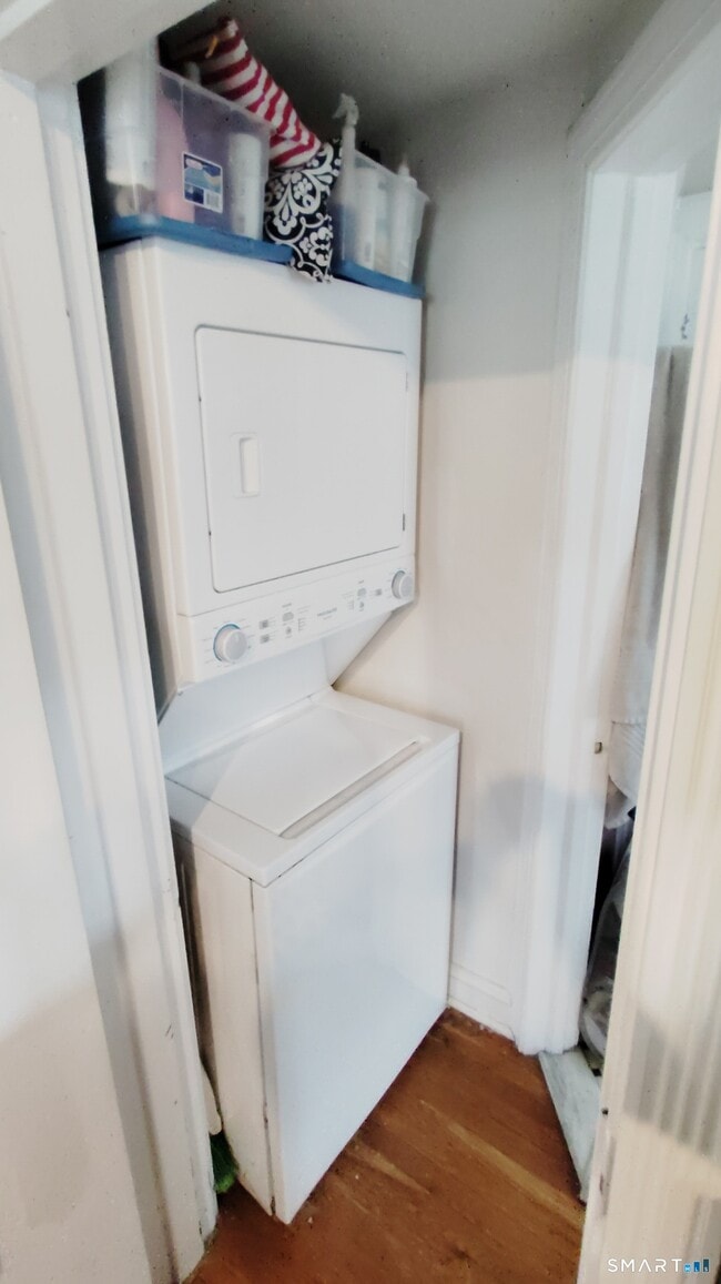 Building Photo - 887 Hanover Rd