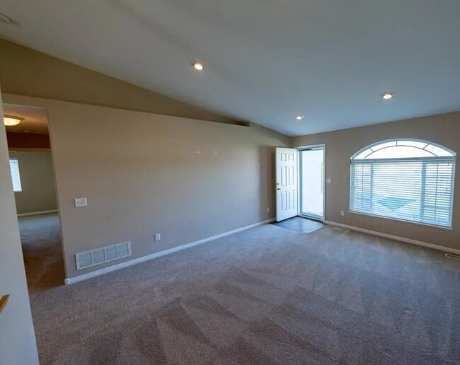 Building Photo - 2437 Brandon Dr