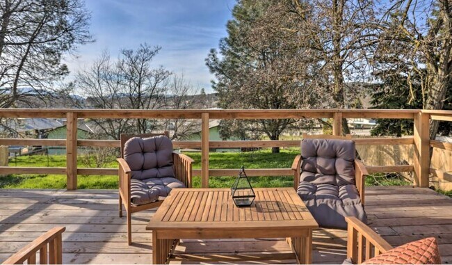 Building Photo - 40902 Ely Way