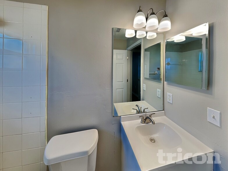 Building Photo - 2465 Hybrid Dr