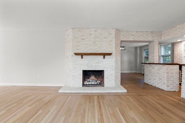 Building Photo - 1070 Whitney Ave