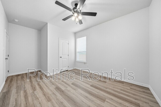 Building Photo - 126 Leon Ln