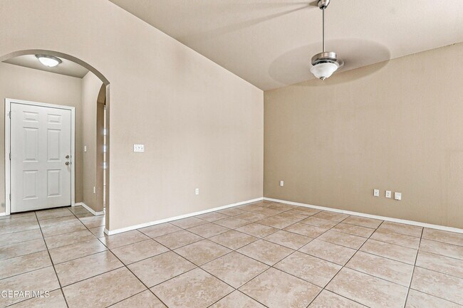 Building Photo - 7008 Faxon Dr