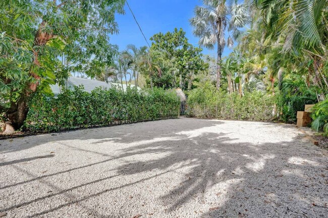 Building Photo - 1115 SW 4th St