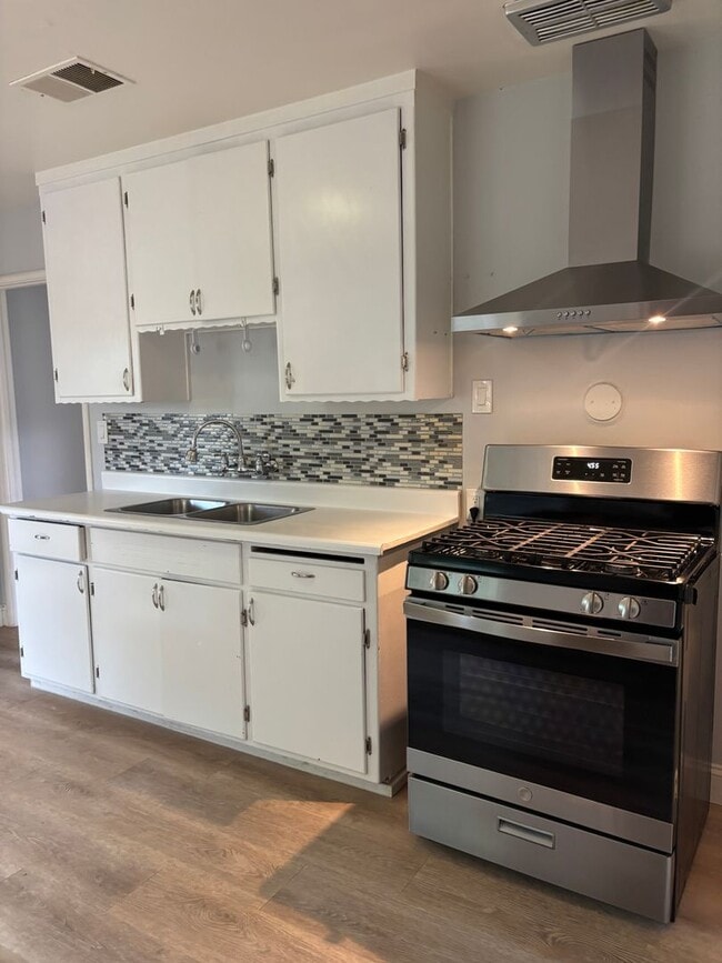 Building Photo - Palo Alto 3 Bed. 1 Bath Home Available now...