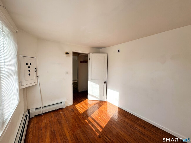 Building Photo - 3 Church St