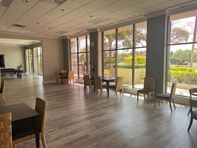 Building Photo - 5600 Collins Ave
