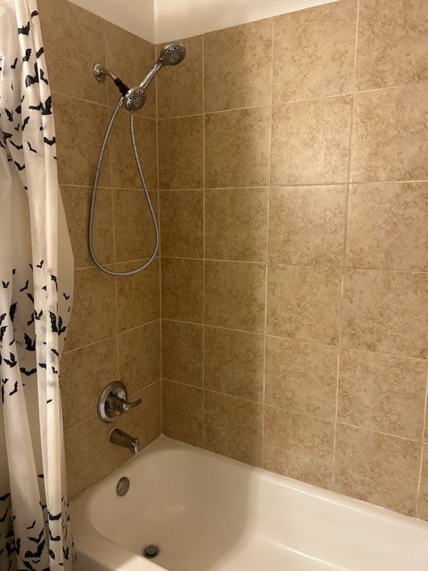 Building Photo - 123 Oakwood Ln